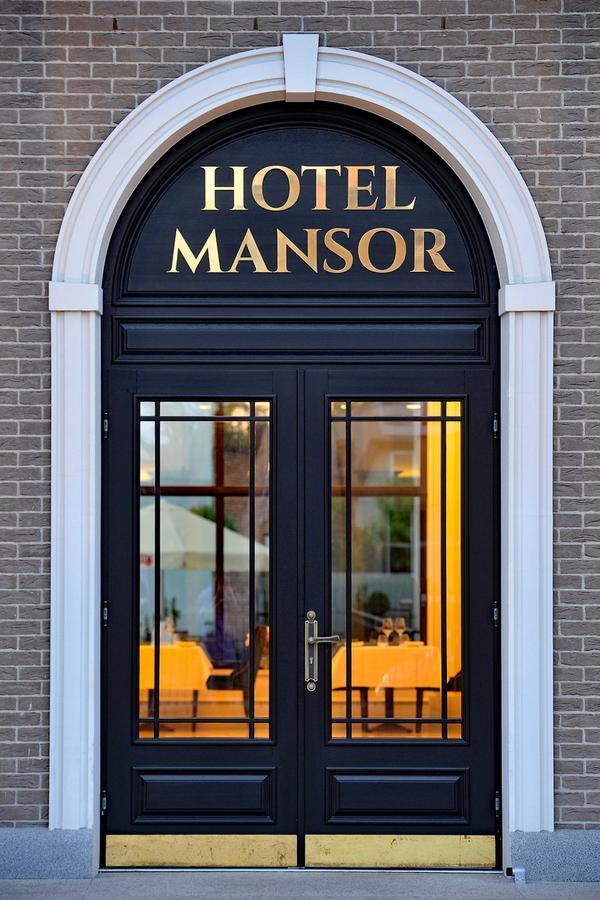 Hotel Mansor Зомбки Екстер'єр фото
